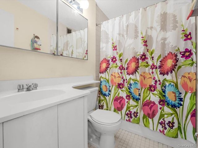 41-40 Union Street 8V, Flushing, NY 11355