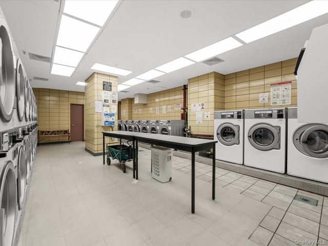 41-40 Union Street 8V, Flushing, NY 11355