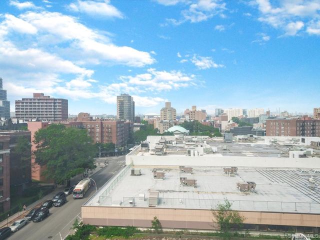 41-40 Union Street 8V, Flushing, NY 11355