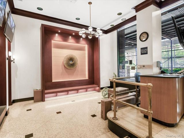 41-40 Union Street 8V, Flushing, NY 11355