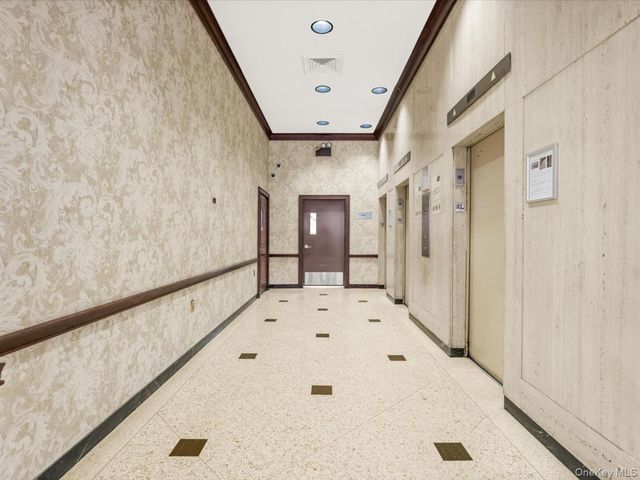 41-40 Union Street 8V, Flushing, NY 11355