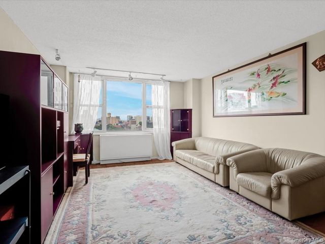41-40 Union Street 8V, Flushing, NY 11355
