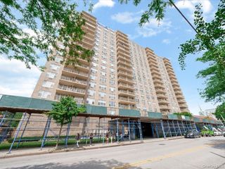 41-40 Union Street 8V, Flushing, NY 11355
