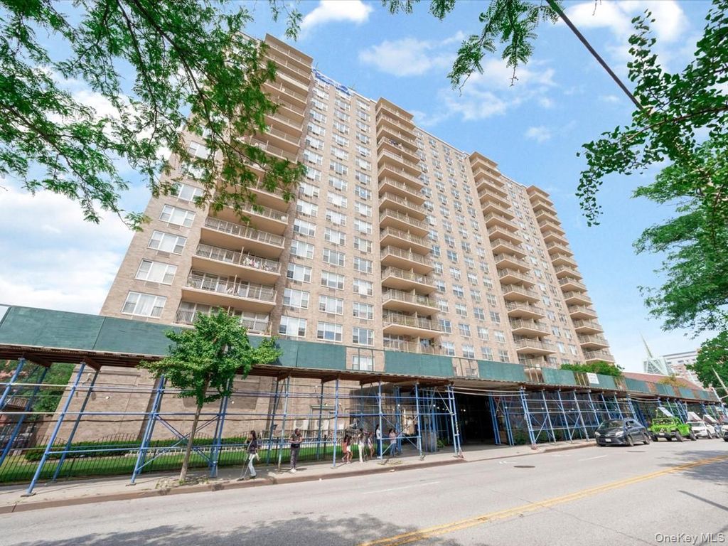 41-40 Union Street 8V, Flushing, NY 11355