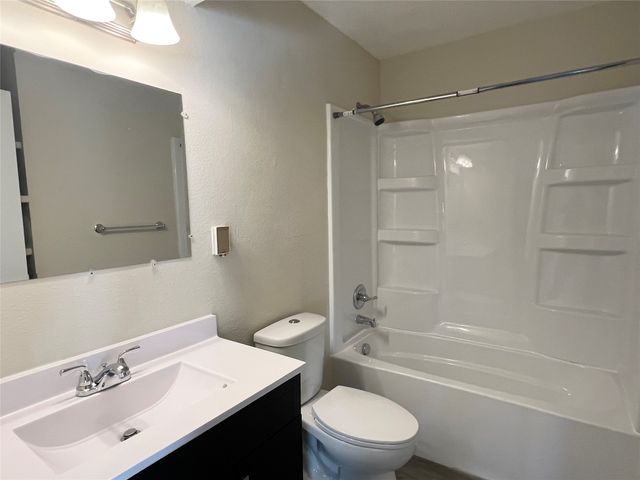 502 E 12th Street S, Newton, IA 50208