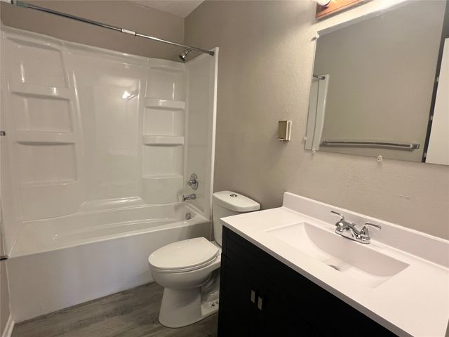 502 E 12th Street S, Newton, IA 50208