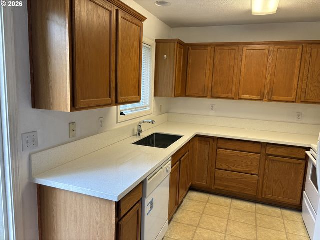 3237 OLIVE St, Vancouver, WA 98660