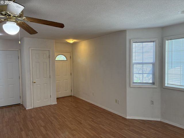 3237 OLIVE St, Vancouver, WA 98660