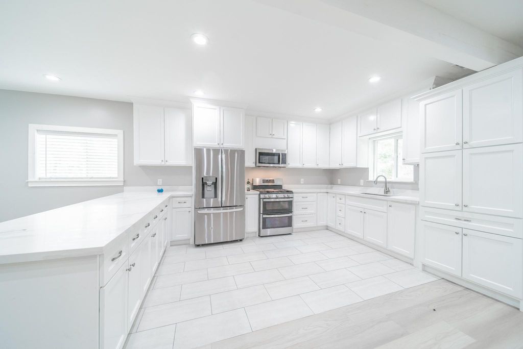 141 County Road 3419, Cleveland, TX 77327