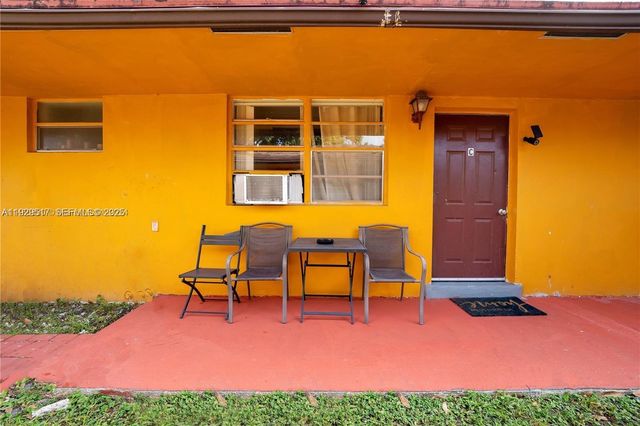 129 SE 5th St 1-4, Hallandale Beach, FL 33009