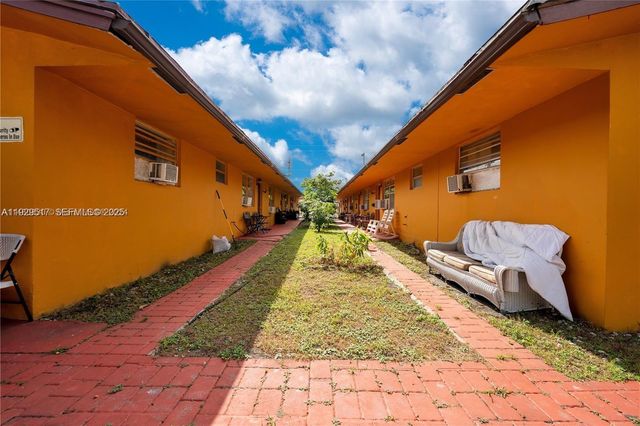 129 SE 5th St 1-4, Hallandale Beach, FL 33009