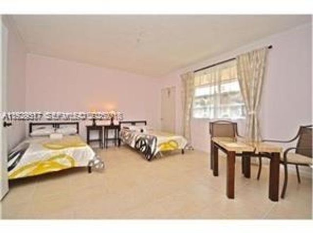 129 SE 5th St 1-4, Hallandale Beach, FL 33009
