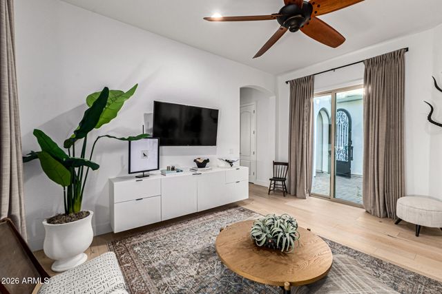 3904 E CAROB Drive, Gilbert, AZ 85298