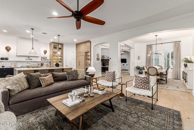 3904 E CAROB Drive, Gilbert, AZ 85298