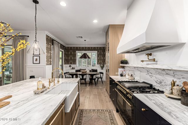 3904 E CAROB Drive, Gilbert, AZ 85298