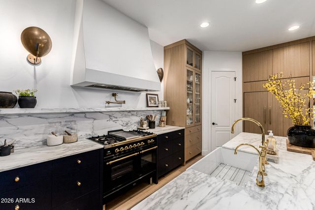 3904 E CAROB Drive, Gilbert, AZ 85298