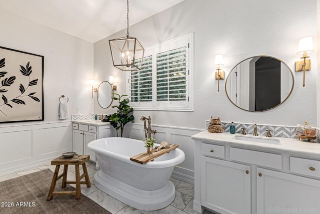 3904 E CAROB Drive, Gilbert, AZ 85298