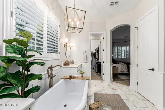 3904 E CAROB Drive, Gilbert, AZ 85298