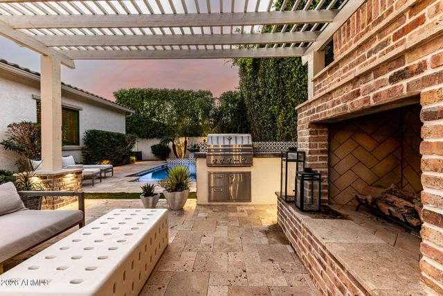 3904 E CAROB Drive, Gilbert, AZ 85298