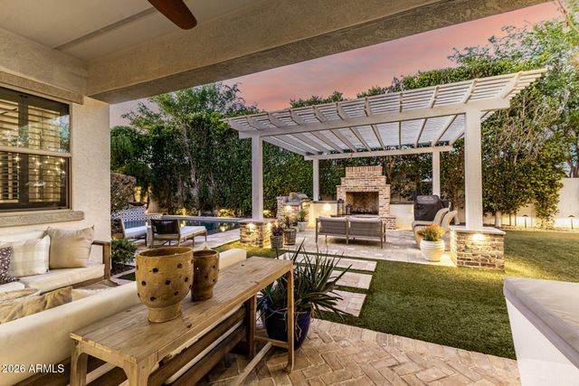 3904 E CAROB Drive, Gilbert, AZ 85298