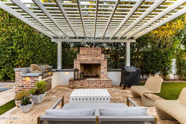 3904 E CAROB Drive, Gilbert, AZ 85298