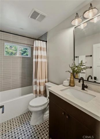 4248 Mclaughlin Avenue, Los Angeles, CA 90066