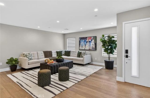 4248 Mclaughlin Avenue, Los Angeles, CA 90066