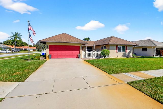 10260 Greentrail Drive N, Boynton Beach, FL 33436