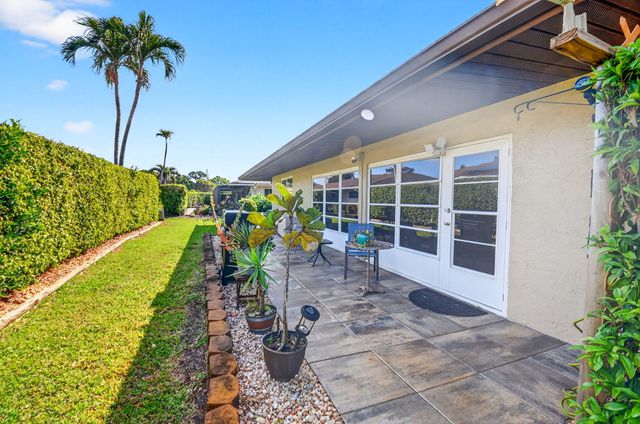 10260 Greentrail Drive N, Boynton Beach, FL 33436