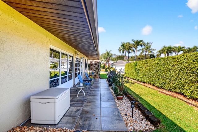 10260 Greentrail Drive N, Boynton Beach, FL 33436