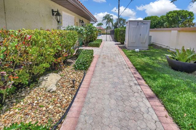 10260 Greentrail Drive N, Boynton Beach, FL 33436