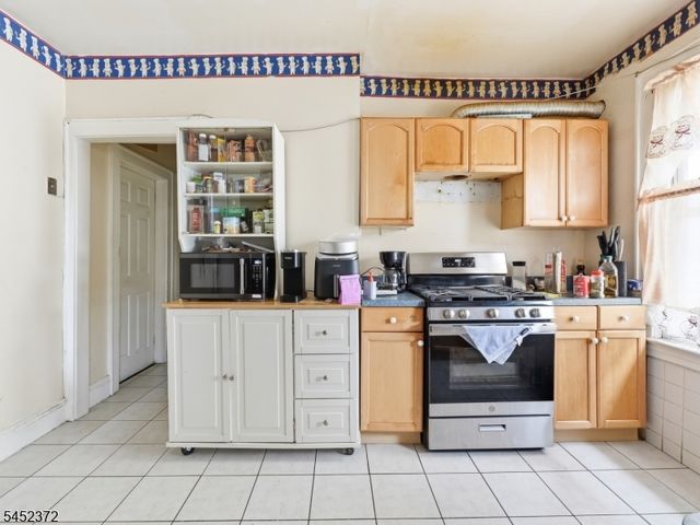 745 Jersey Ave, Elizabeth City, NJ 07202