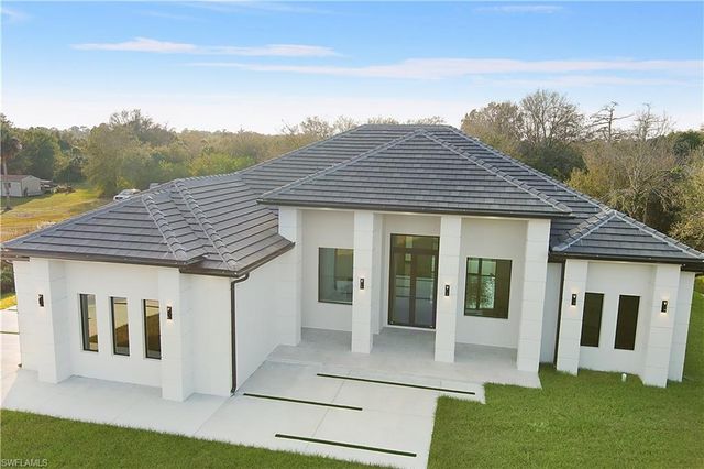 705 16th ST NE, Naples, FL 34120