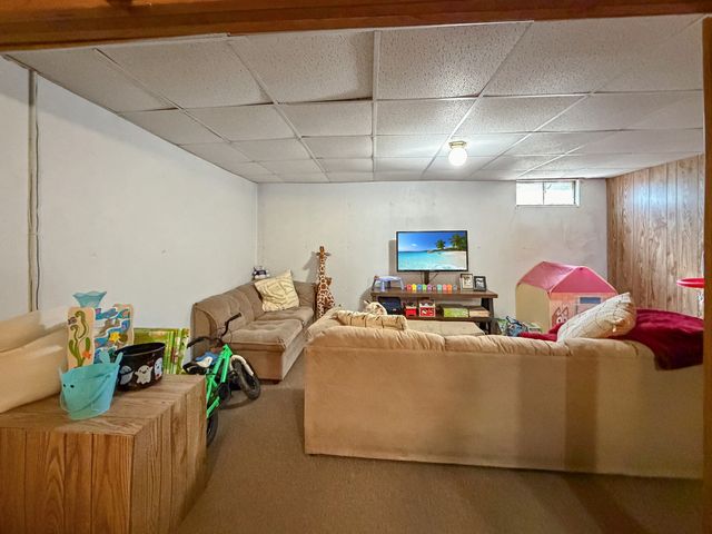 1506 S Walnut Avenue, Freeport, IL 61032