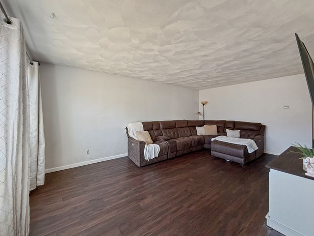 1506 S Walnut Avenue, Freeport, IL 61032