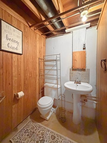 1506 S Walnut Avenue, Freeport, IL 61032