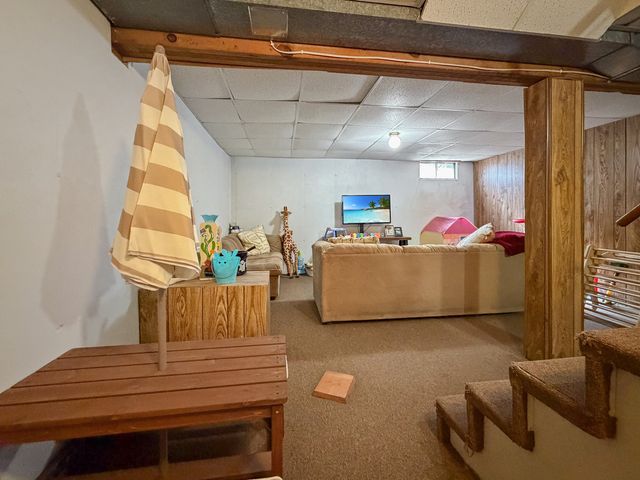 1506 S Walnut Avenue, Freeport, IL 61032