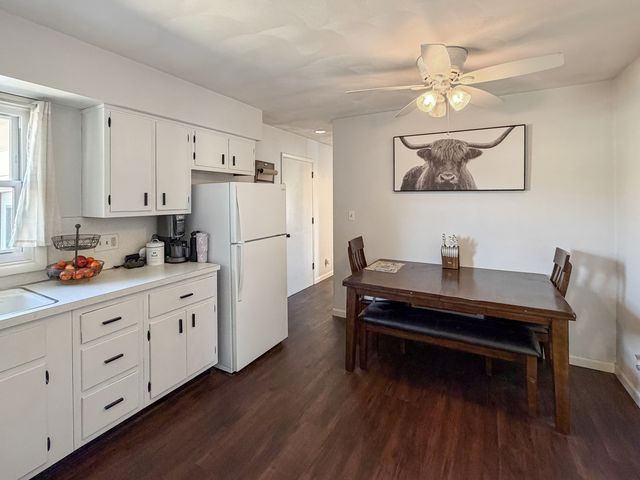 1506 S Walnut Avenue, Freeport, IL 61032