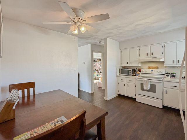 1506 S Walnut Avenue, Freeport, IL 61032