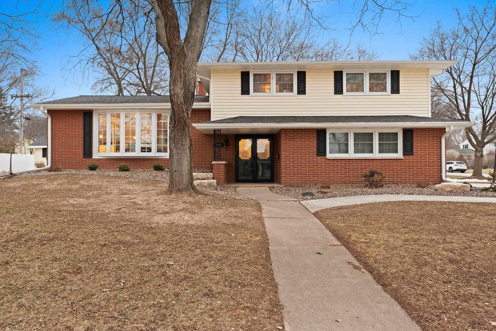 3520 BRIAR TERRACE, Green Bay, WI 54301