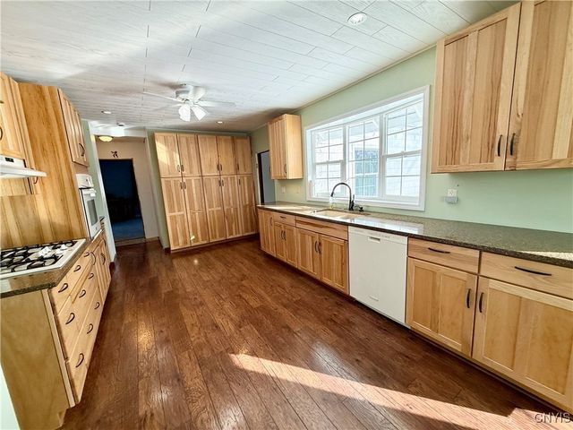 1001 Cold Springs Road, Salina, NY 13088