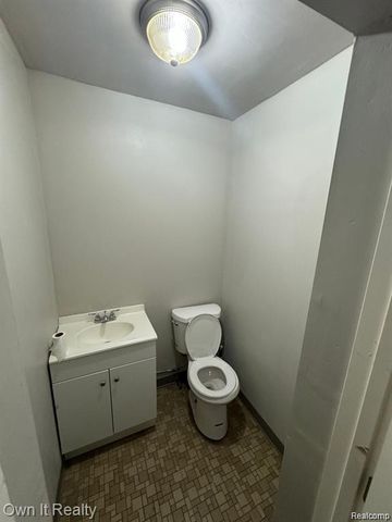 8060 Holmes Street, Detroit, MI 48210