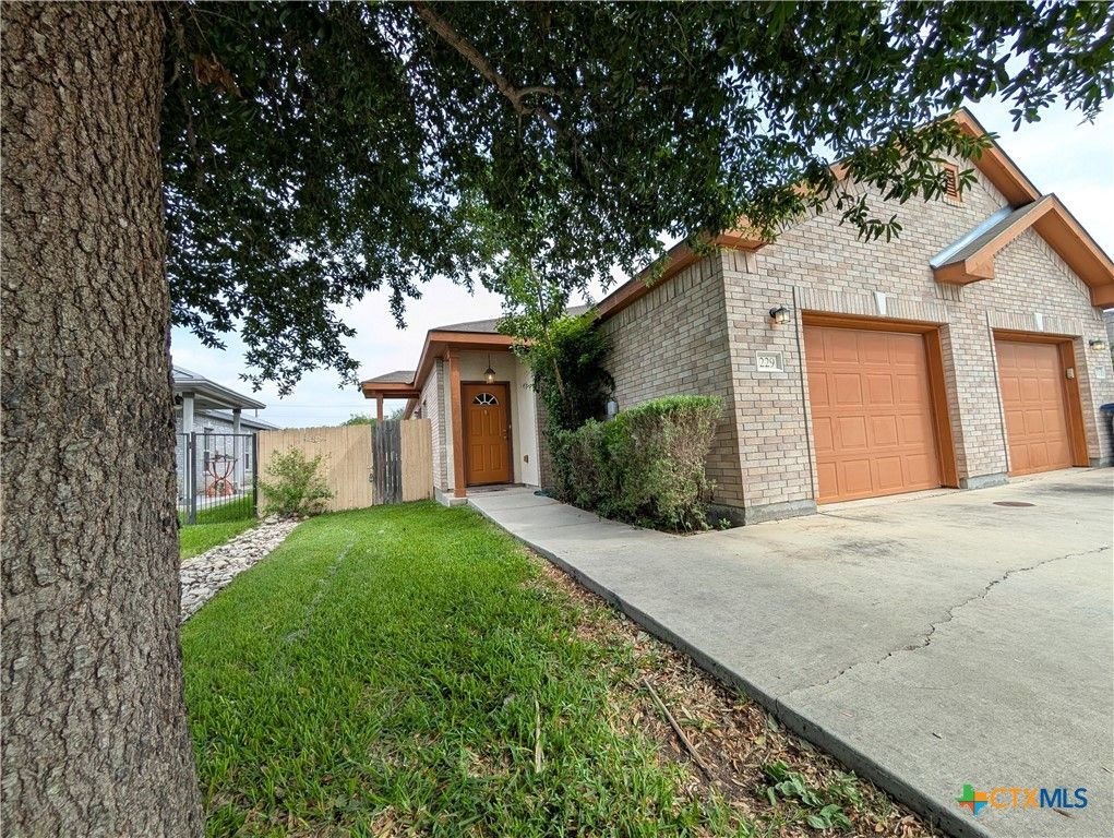 229 Anne Louise Drive, New Braunfels, TX 78130