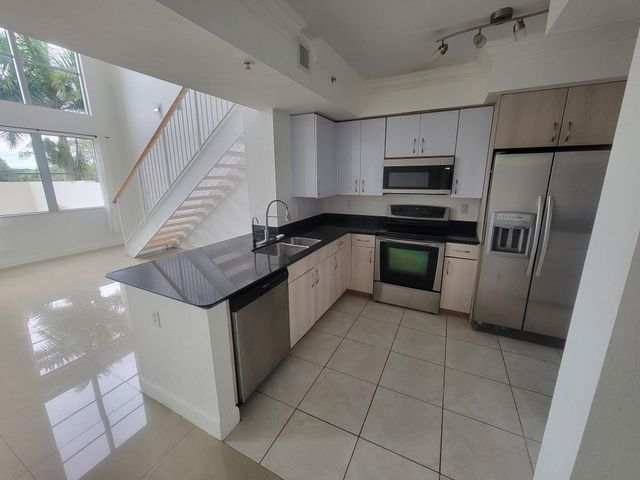 1830 RADIUS Drive 210, Hollywood, FL 33020