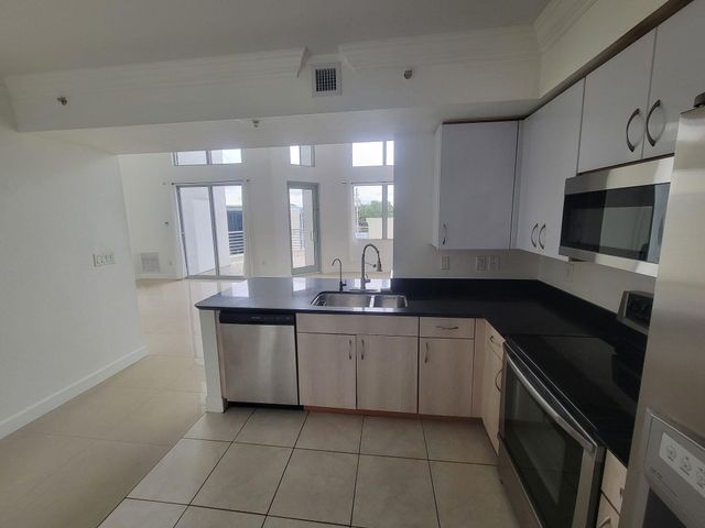 1830 RADIUS Drive 210, Hollywood, FL 33020