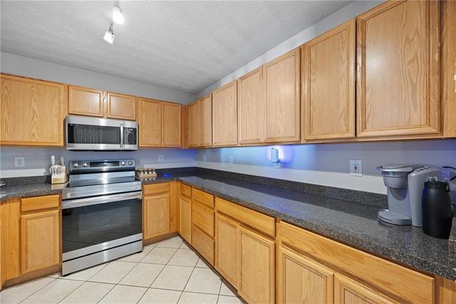 6690 Villa Court, Lithonia, GA 30038