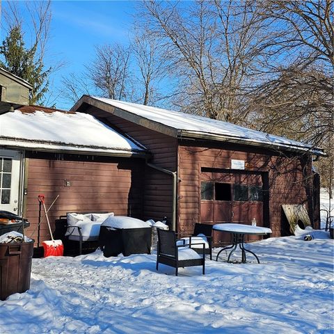 5001 Salt Works Road, Shelby, NY 14103