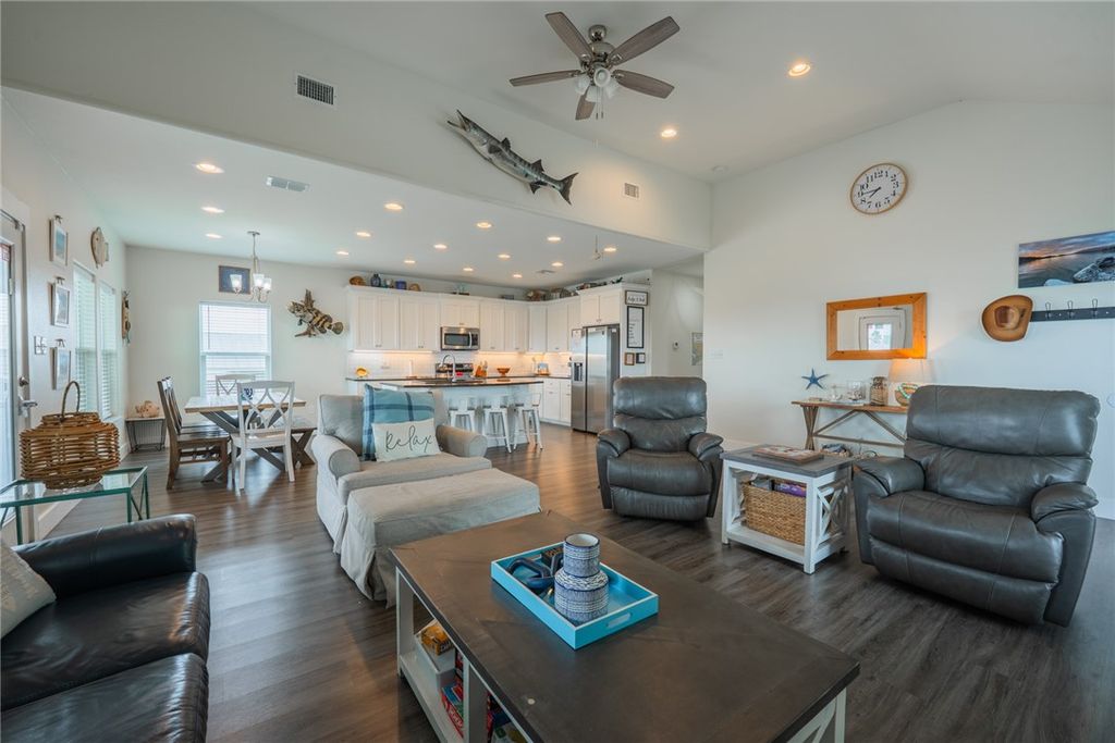 109 Copano Cove, Rockport, TX 78382 — photo 2