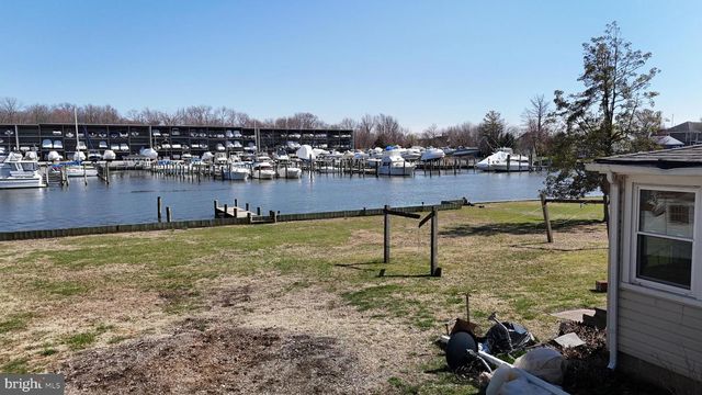 109 HUGHES SHORE RD, Baltimore, MD 21220