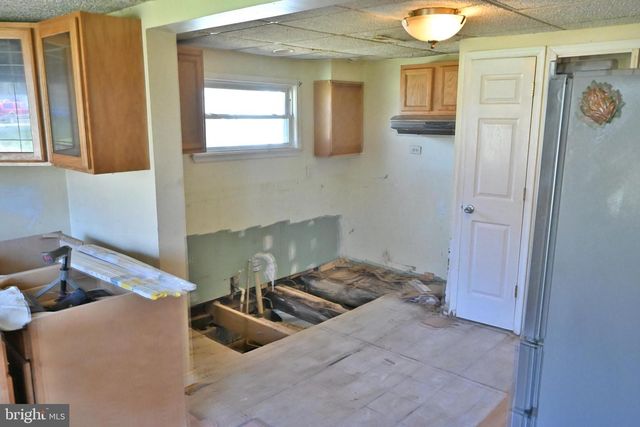 109 HUGHES SHORE RD, Baltimore, MD 21220